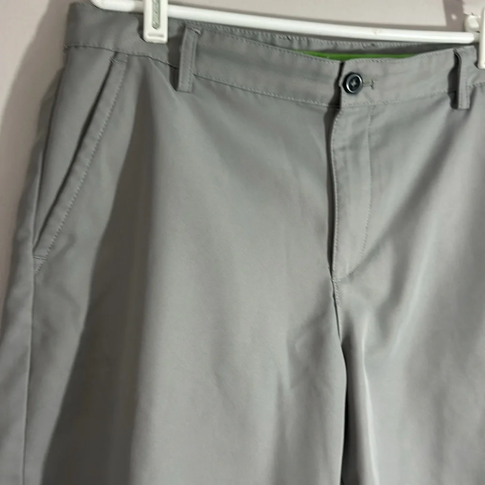 Izod Golf Shorts Men's 34x9 Gray Poly 4 Pocket Chino